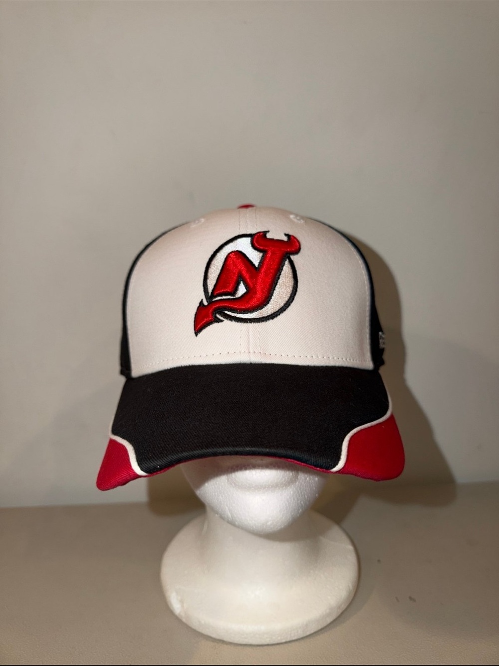 New Jersey Devils Reebok NHL Vintage Strapback Hat (NWTS)